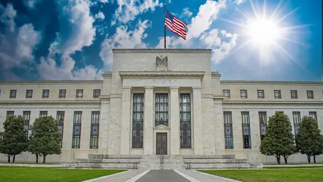 Makro: Fed Beklentileri Yükseliyor: UBS, Deutsche Bank ve BofA'nın Faiz Tahminleri Farklı haber kartı görseli