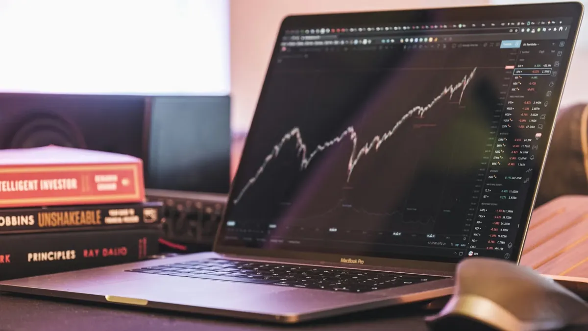 Bitcoin: Bitcoin Closes Above 50-Week Average, Signaling Potential Bull Run news image