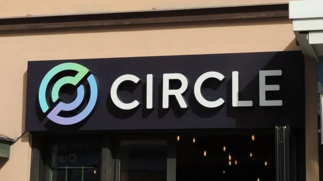 Macro: Circle Defends USDC Economics as Rivals Court Partners with Bigger Cuts news card image