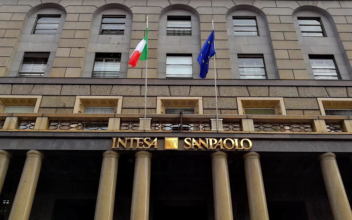 Bitcoin: İtalyan Intesa Sanpaolo Bankası, Bitcoin'den Ether'e Geçiş Yaptı haber görseli