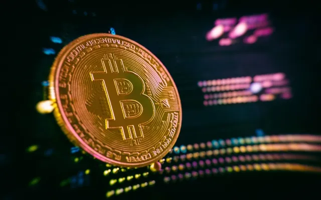 Bitcoin: Wintermute Expects Bitcoin Breakout: Outflows from Altcoins news card image